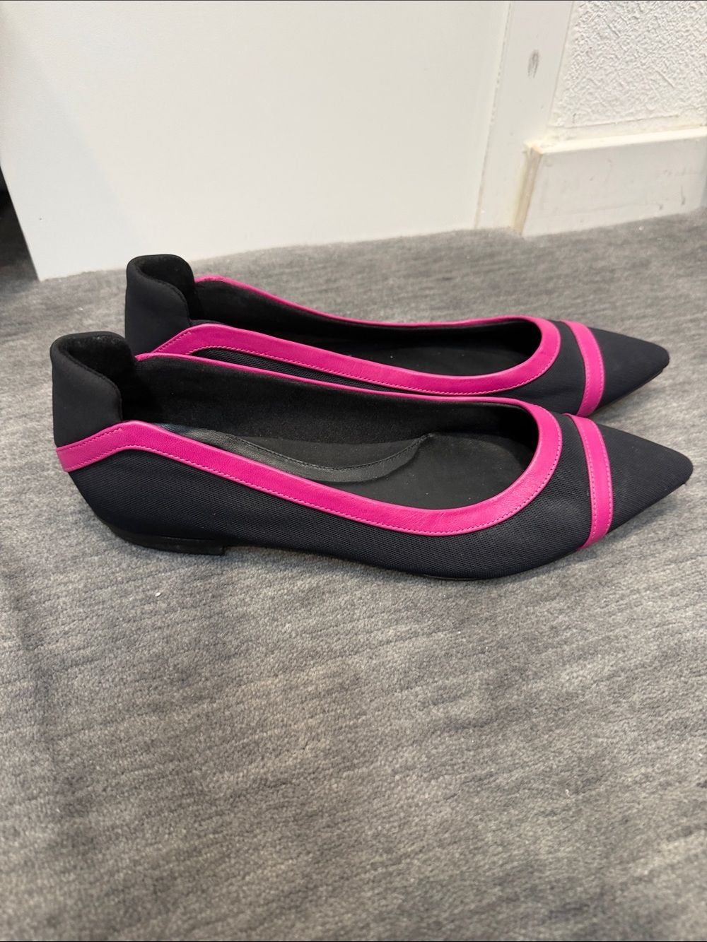 M Gemi Women’s Black Scuba Fabric Pointed Toe Flats Hot Pink Leather Trim 38/7.5
